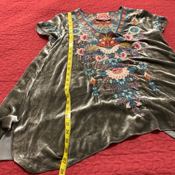 Johnny Was embroidered floral V-neck - Picture 10 of 11